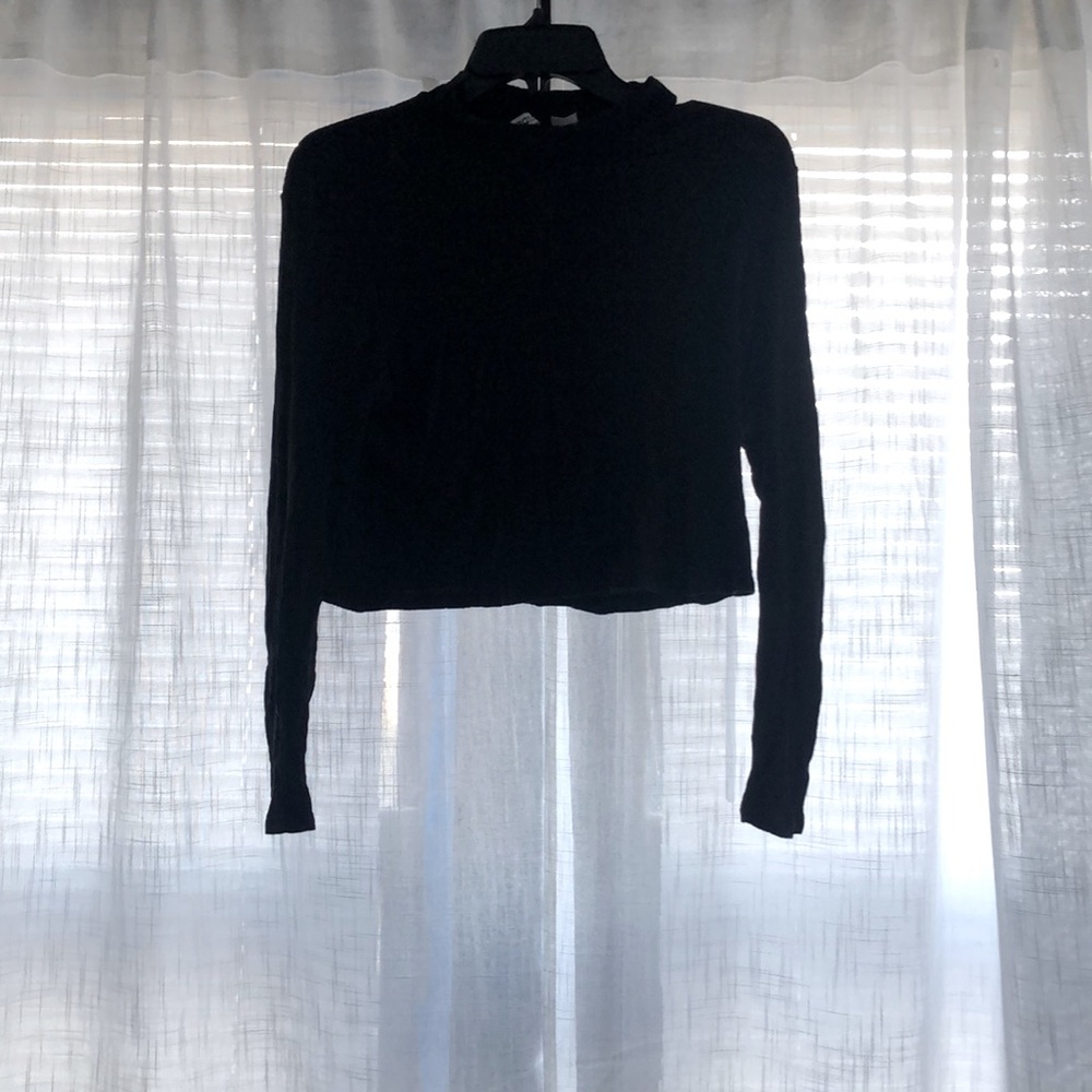 Black knitted crop
